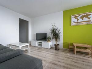 Pronájem bytu 3+kk, Praha - Kobylisy, Mirovická, 68 m2