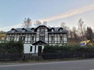 Prodej ubytování, Jetřichovice, 640 m2