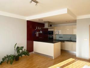 Pronájem bytu 2+kk, Praha, Na Slatince, 72 m2