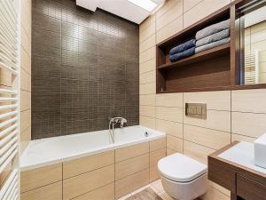 Pronájem rodinného domu, Praha, U kolonie, 250 m2