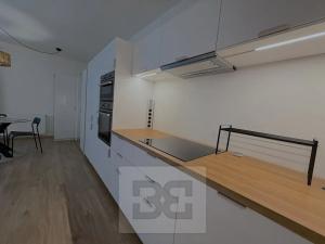 Pronájem bytu 1+kk, Praha - Žižkov, Hartigova, 40 m2