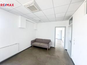 Pronájem kanceláře, Zlín - Malenovice, Hřebíčkova, 21 m2