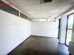 Pronájem kanceláře, Zlín - Malenovice, Hřebíčkova, 21 m2