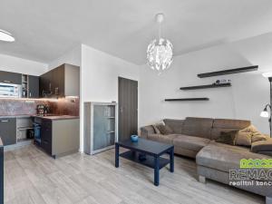 Pronájem bytu 2+kk, Uherské Hradiště, Jabloňová, 52 m2