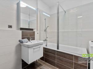 Pronájem bytu 2+kk, Uherské Hradiště, Jabloňová, 52 m2