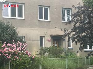 Pronájem bytu 1+kk, Praha - Prosek, Nad Krocínkou, 33 m2