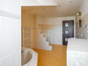 Prodej bytu 3+1, Nové Sedlo, Sklářská, 106 m2