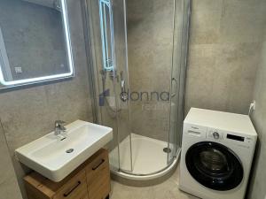 Pronájem bytu 1+kk, Praha, Tetauerova, 44632 m2