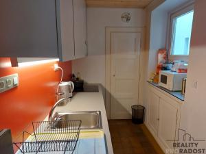 Pronájem bytu 2+kk, Praha, Biskupcova, 47 m2