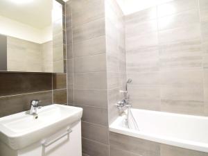Pronájem bytu 2+kk, Brno - Žebětín, Novodvorská, 45 m2
