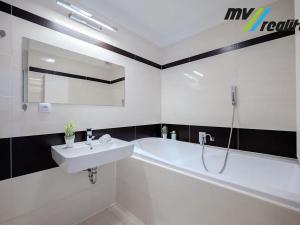 Prodej bytu 3+kk, Praha - Uhříněves, Hulanova, 85 m2