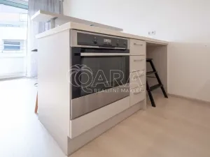 Pronájem bytu 1+kk, Praha - Vršovice, Petrohradská, 30 m2