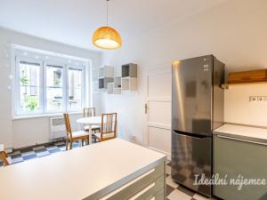 Pronájem bytu 2+kk, Praha, Komunardů, 50 m2