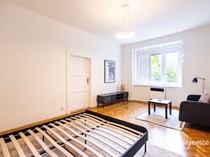 Pronájem bytu 2+kk, Praha, Komunardů, 50 m2