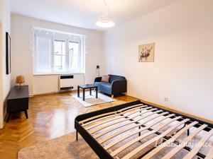 Pronájem bytu 2+kk, Praha, Komunardů, 50 m2