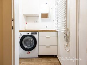 Pronájem bytu 2+kk, Praha, Komunardů, 50 m2