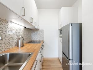 Pronájem bytu 2+kk, Praha, Křejpského, 41 m2
