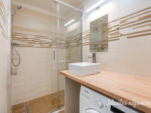 Pronájem bytu 2+kk, Praha, Křejpského, 41 m2