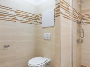 Pronájem bytu 2+kk, Praha, Křejpského, 41 m2