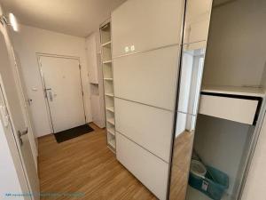 Pronájem bytu 2+kk, Praha - Kobylisy, Kyselova, 43 m2
