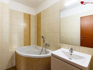 Pronájem bytu 2+kk, Olomouc, Voskovcova, 52 m2