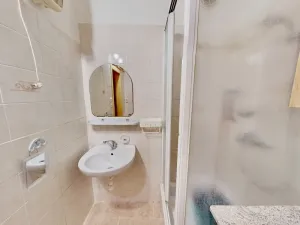 Pronájem bytu 1+kk, Praha - Střešovice, Na Petynce, 26 m2