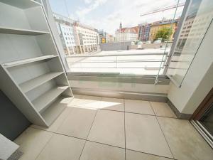 Pronájem bytu 2+kk, Praha - Vysočany, Sokolovská, 52 m2