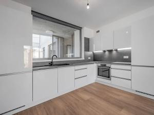 Pronájem bytu 2+kk, Praha - Košíře, Hlaváčkova, 65 m2