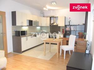 Pronájem bytu 1+kk, Praha - Pitkovice, Májovková, 36 m2