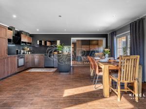 Prodej rodinného domu, Semice, 203 m2