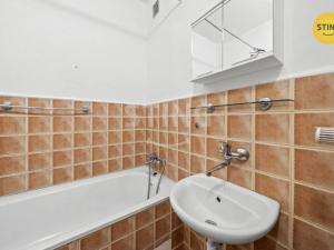 Prodej bytu 2+1, Nová Role, Tovární, 60 m2