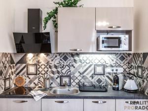 Pronájem bytu 2+kk, Praha - Holešovice, Ovenecká, 41 m2