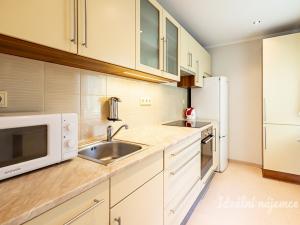 Pronájem bytu 3+kk, Praha - Kobylisy, Šimůnkova, 61 m2