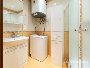 Pronájem bytu 3+kk, Praha - Kobylisy, Šimůnkova, 61 m2