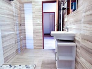 Pronájem bytu 2+kk, Jesenice, Mezi Domy, 42 m2