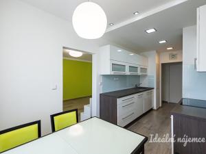 Pronájem bytu 3+1, Praha - Modřany, Botevova, 72 m2