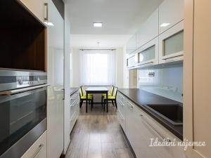 Pronájem bytu 3+1, Praha - Modřany, Botevova, 72 m2
