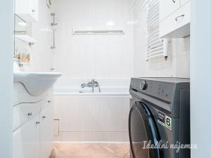 Pronájem bytu 3+1, Praha - Modřany, Botevova, 72 m2