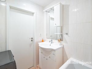 Pronájem bytu 3+1, Praha - Modřany, Botevova, 72 m2