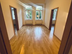 Pronájem bytu 3+1, Praha - Nové Město, Na Moráni, 70 m2