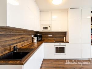 Pronájem bytu 2+kk, Praha - Hloubětín, Lehovecká, 50 m2