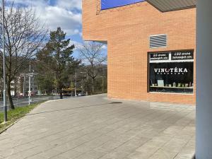 Pronájem obchodního prostoru, Zlín, Okružní, 90 m2