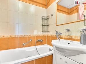 Prodej bytu 2+1, Ostrov, Masarykova, 60 m2