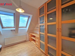 Pronájem bytu 2+kk, Praha, Domažlická, 62 m2
