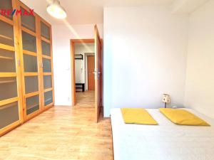 Pronájem bytu 2+kk, Praha, Domažlická, 62 m2