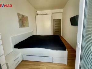 Pronájem bytu 2+kk, Praha - Nusle, Na Veselí, 51 m2