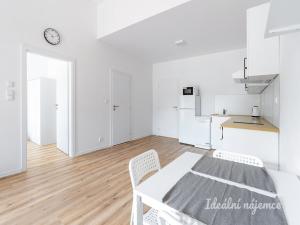 Pronájem bytu 2+kk, Praha - Kyje, Za černým mostem, 64 m2