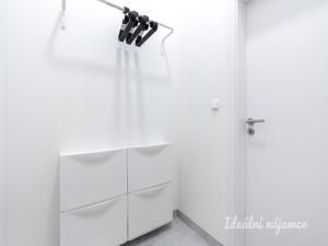 Pronájem bytu 2+kk, Praha - Kyje, Za černým mostem, 64 m2