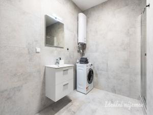 Pronájem bytu 2+kk, Praha - Kyje, Za černým mostem, 64 m2