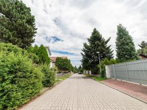 Prodej bytu 2+kk, Praha - Hostavice, Českobrodská, 64 m2